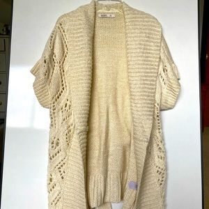 Cut off sleeve, draw back, loose knit cardigan